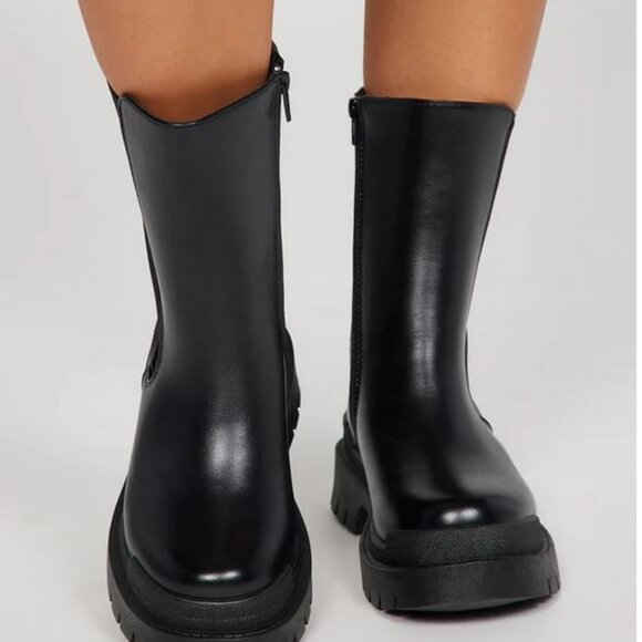 Fashion Nova Chelsea Black Boots - Picture 3 of 5